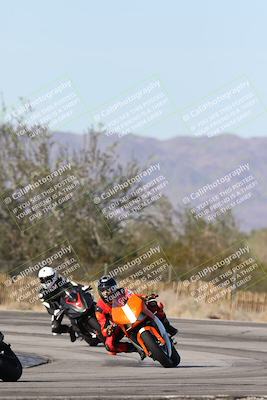 media/Dec-01-2025-Moto Forza (Mon) [[2daa91e15f]]/3-Beginner Group/Session 3 (Turn 3)/